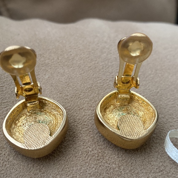 vintage Christian Dior gold crystal clip earrings - Picture 5 of 12